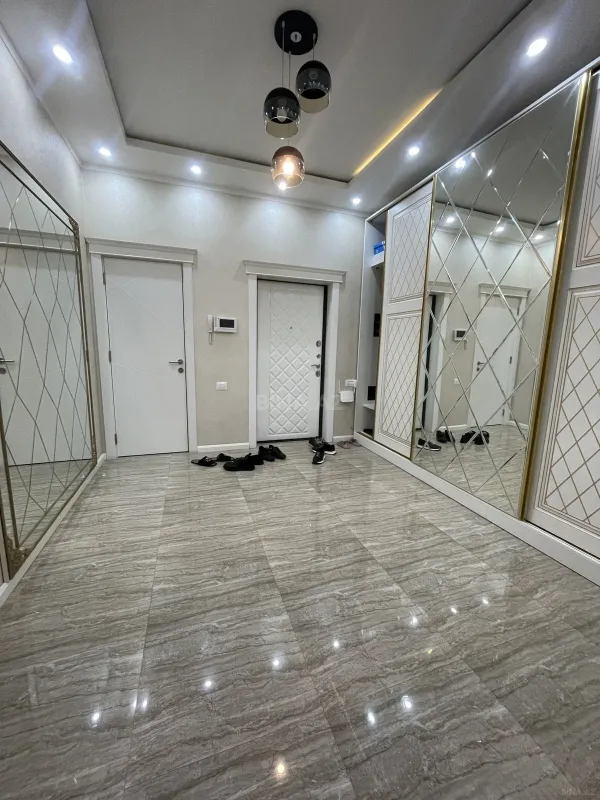 Satılır 3 otaqlı mənzil 135 m²