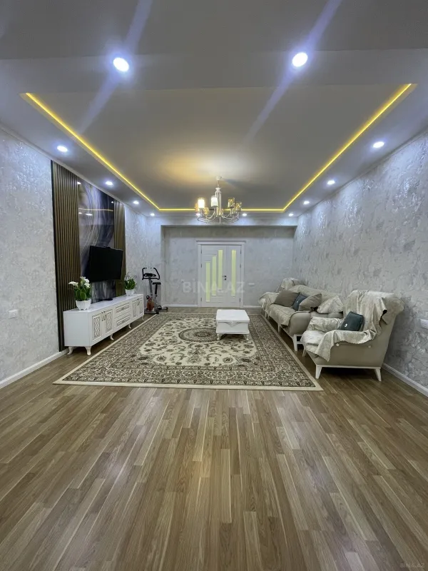 Satılır 3 otaqlı mənzil 135 m²