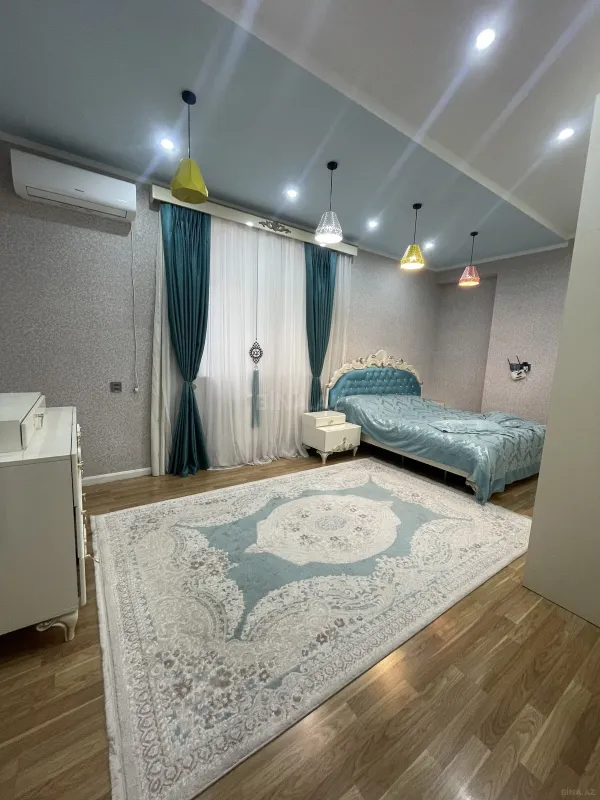 Satılır 3 otaqlı mənzil 135 m²