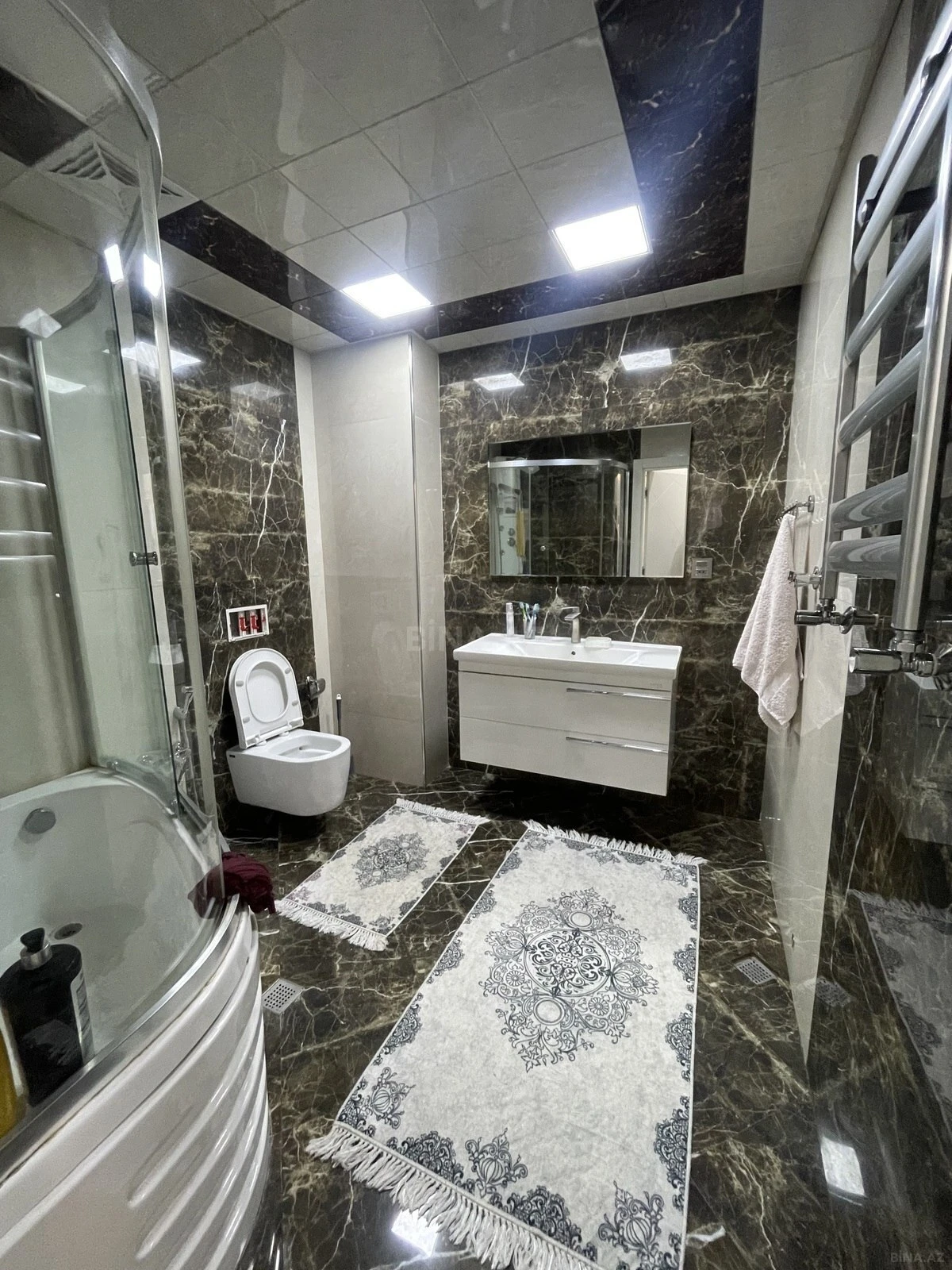 Satılır 3 otaqlı mənzil 135 m²