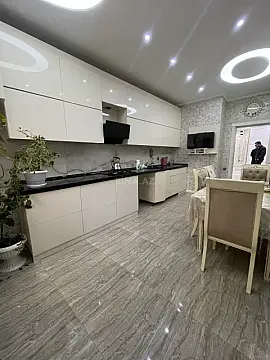 Satılır 3 otaqlı mənzil 135 m²