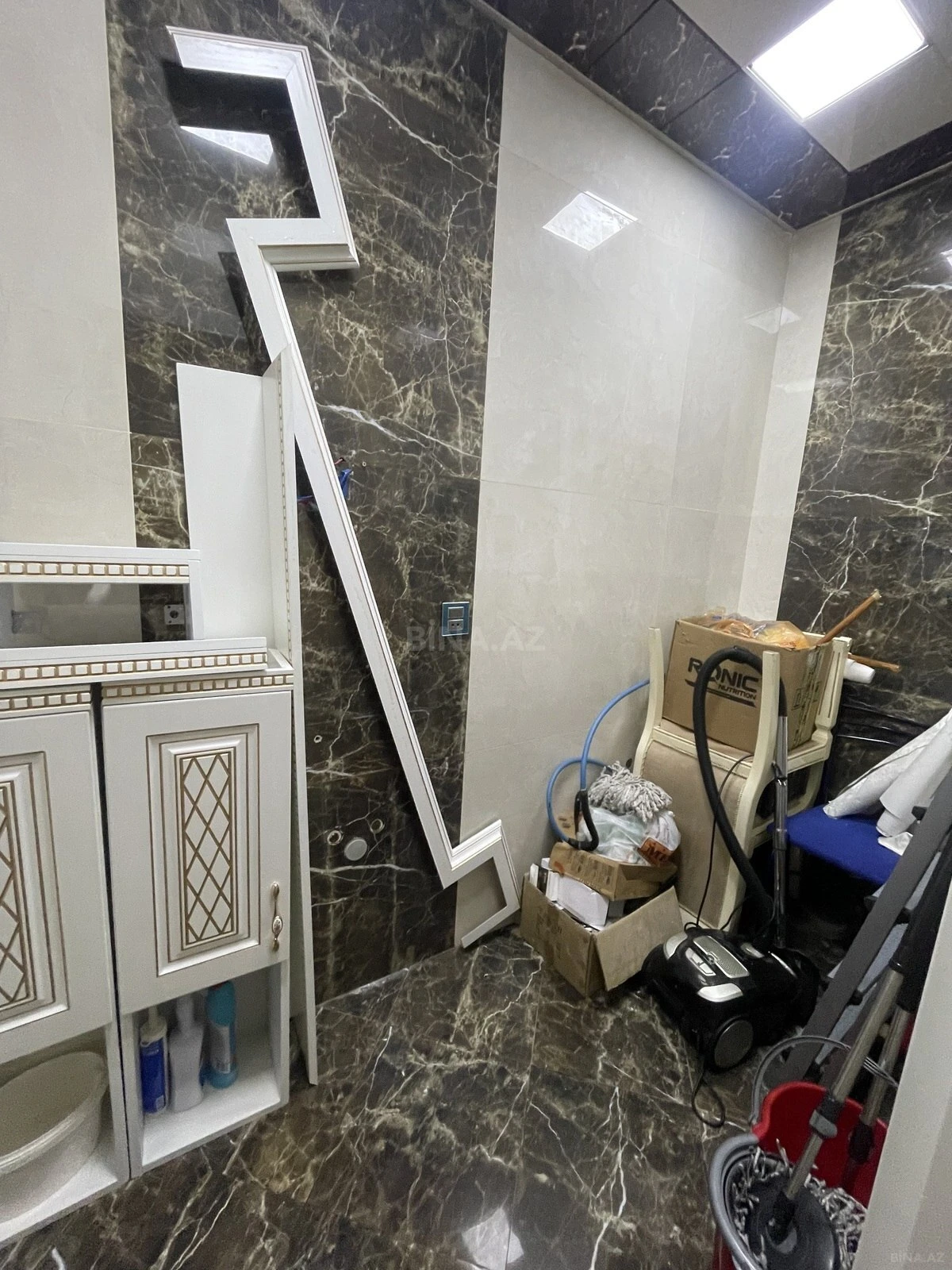 Satılır 3 otaqlı mənzil 135 m²