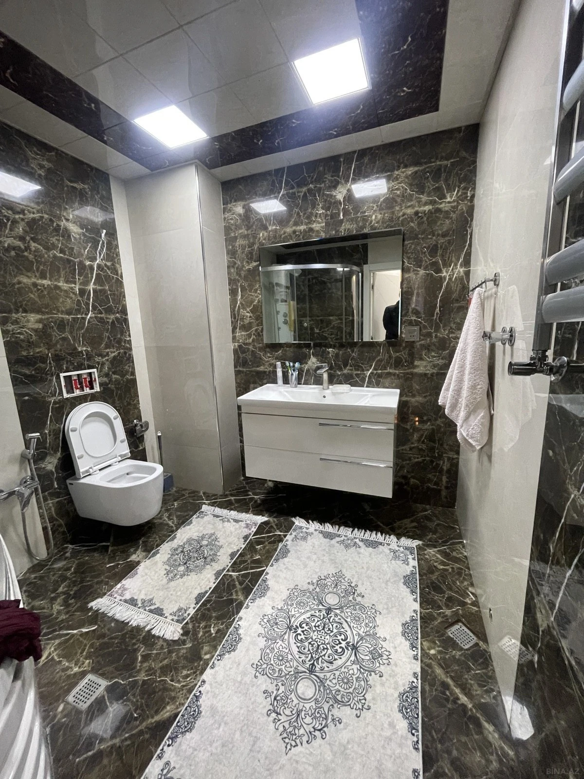 Satılır 3 otaqlı mənzil 135 m²
