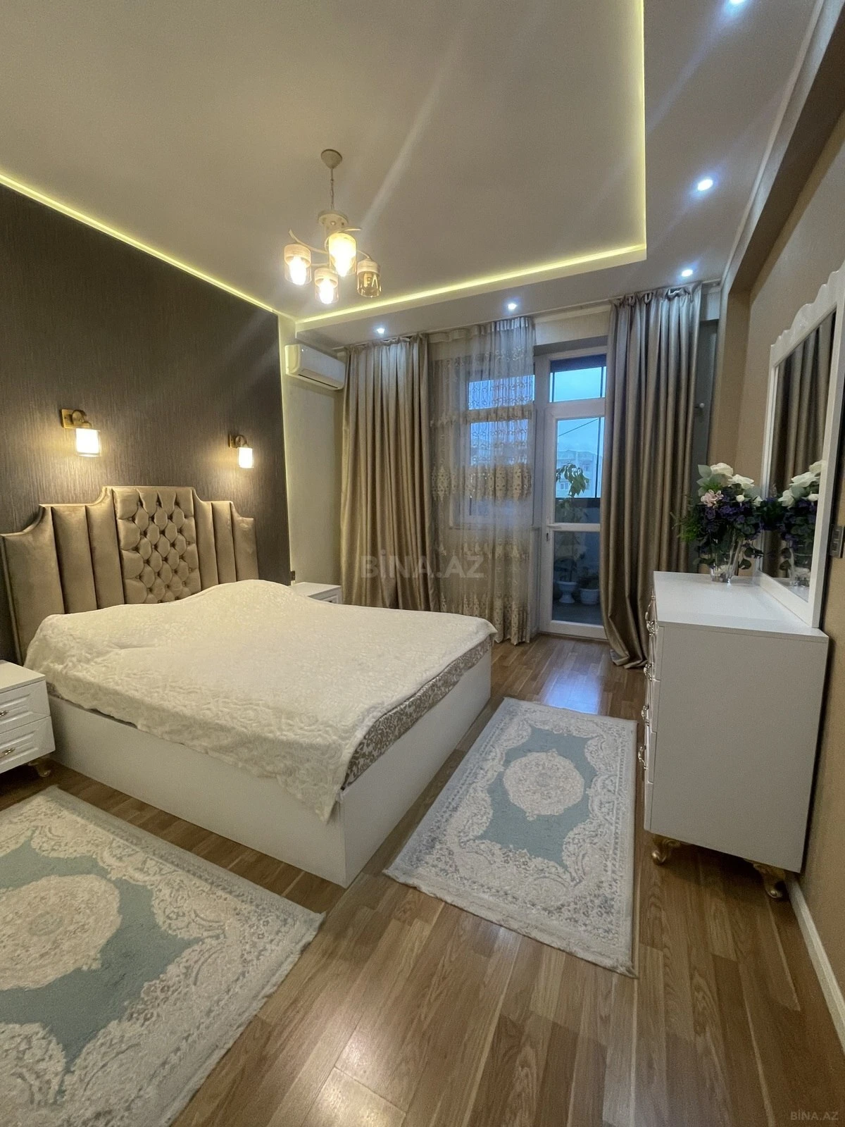 Satılır 3 otaqlı mənzil 135 m²