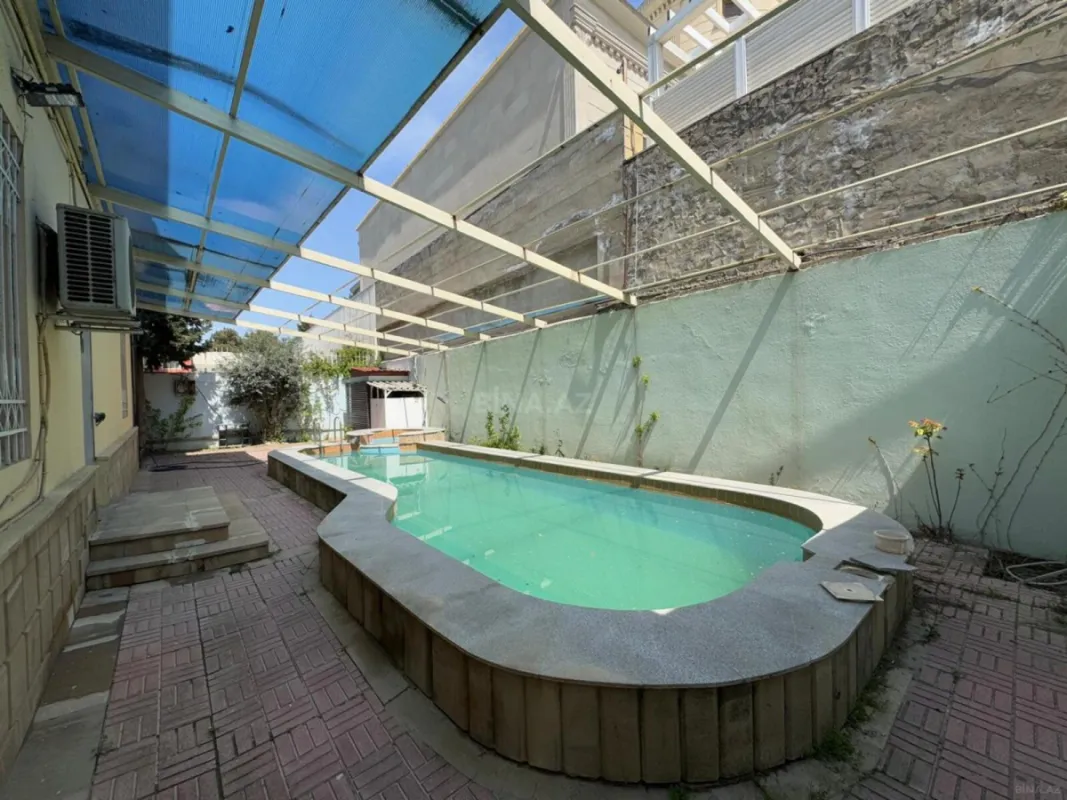 Satılır 8 otaqlı həyət evi 320 m²