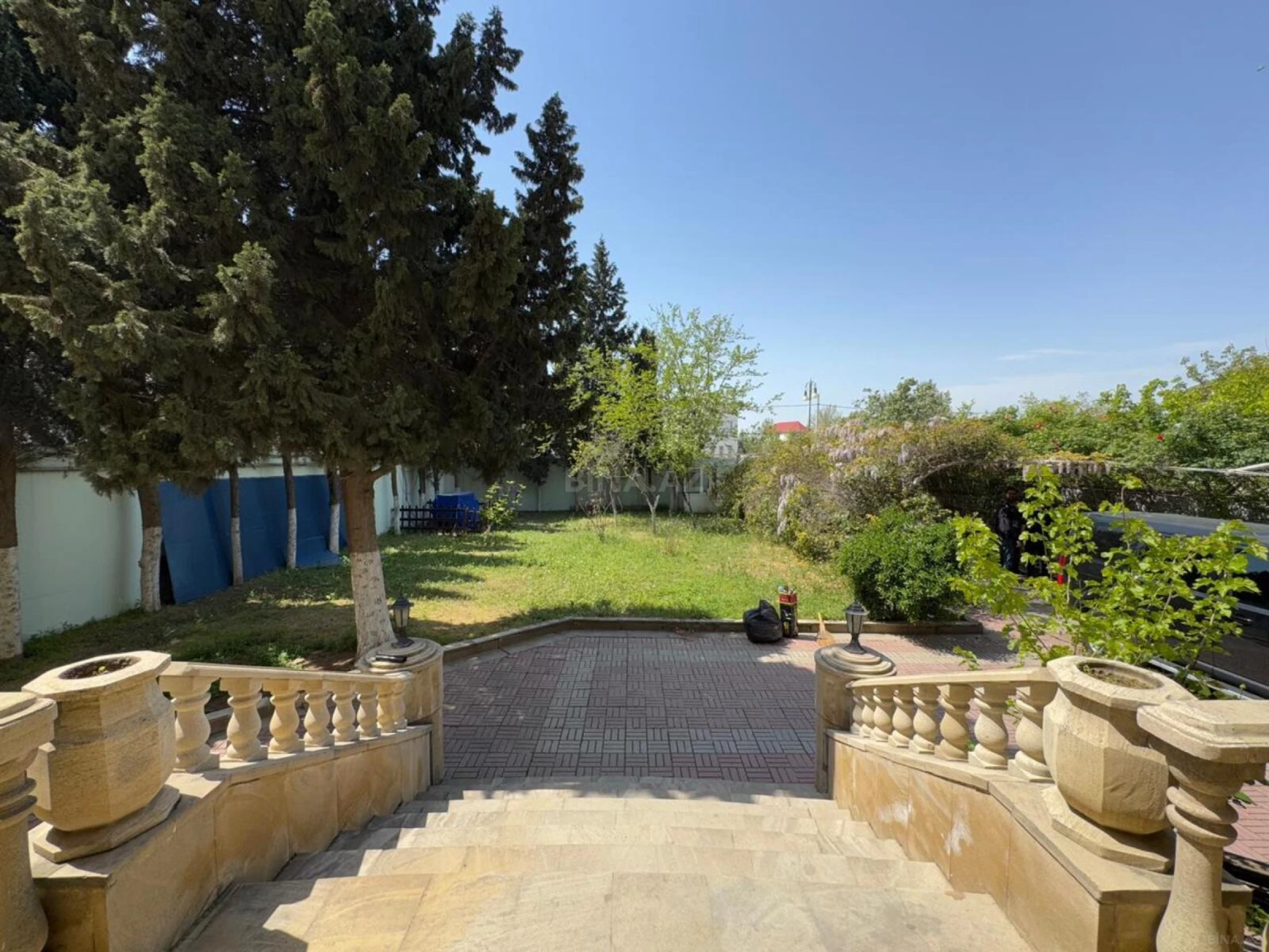 Satılır 8 otaqlı həyət evi 320 m²