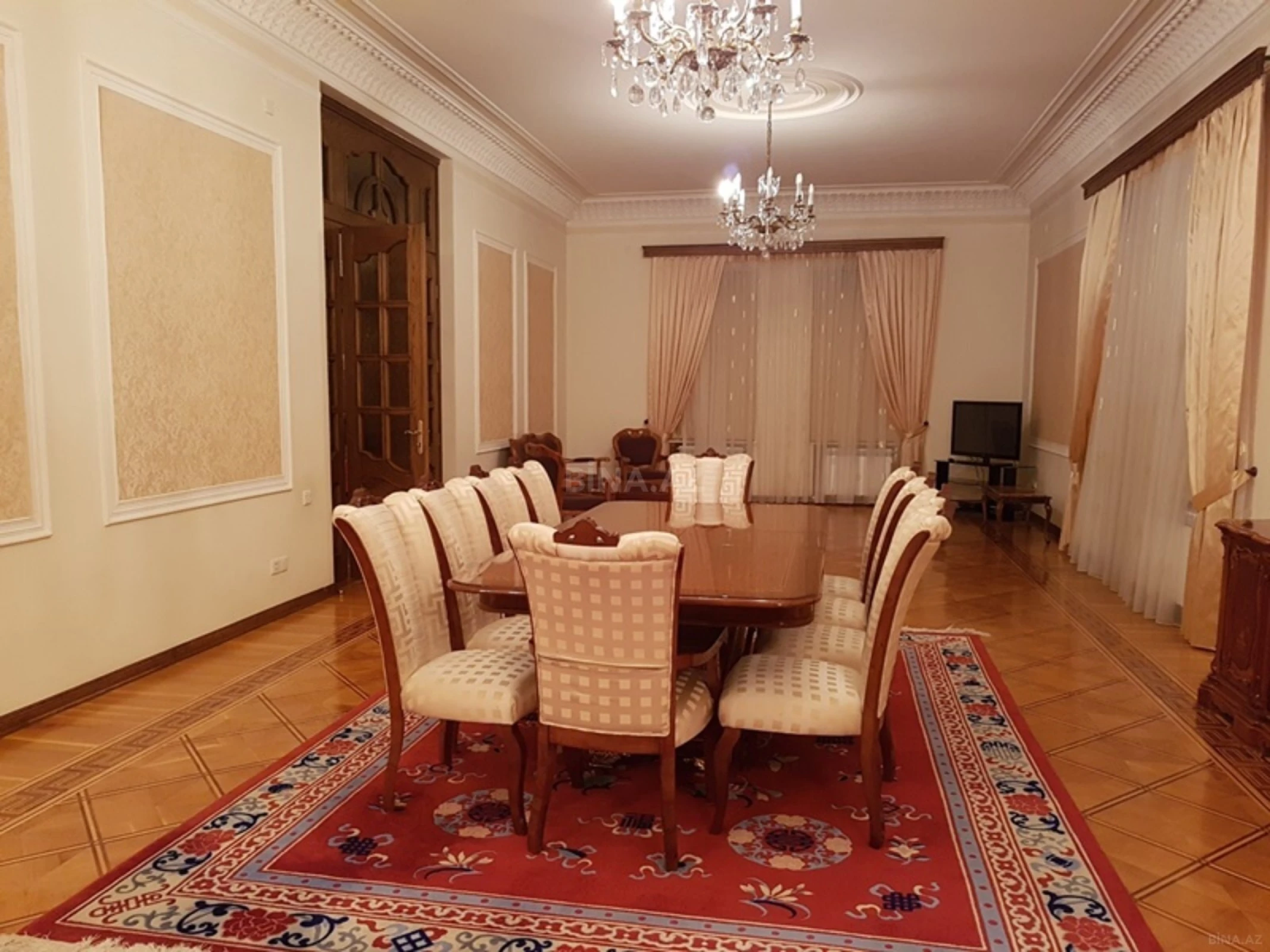 Satılır 8 otaqlı həyət evi 320 m²