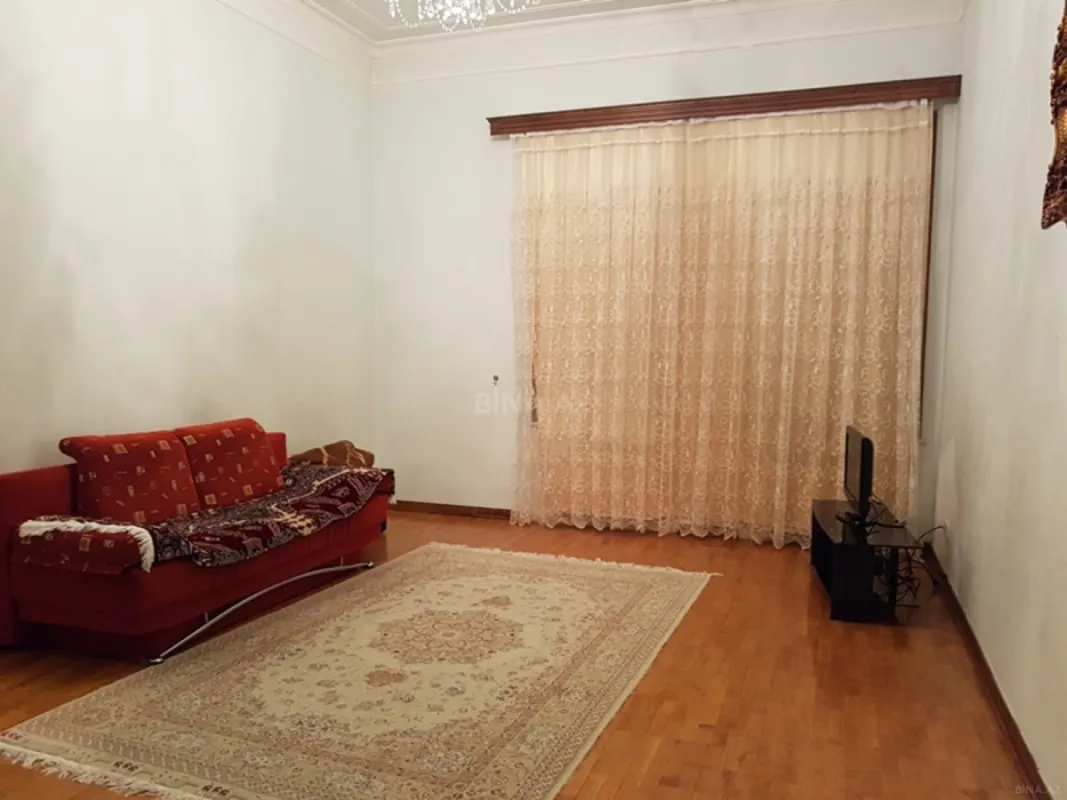 Satılır 8 otaqlı həyət evi 320 m²