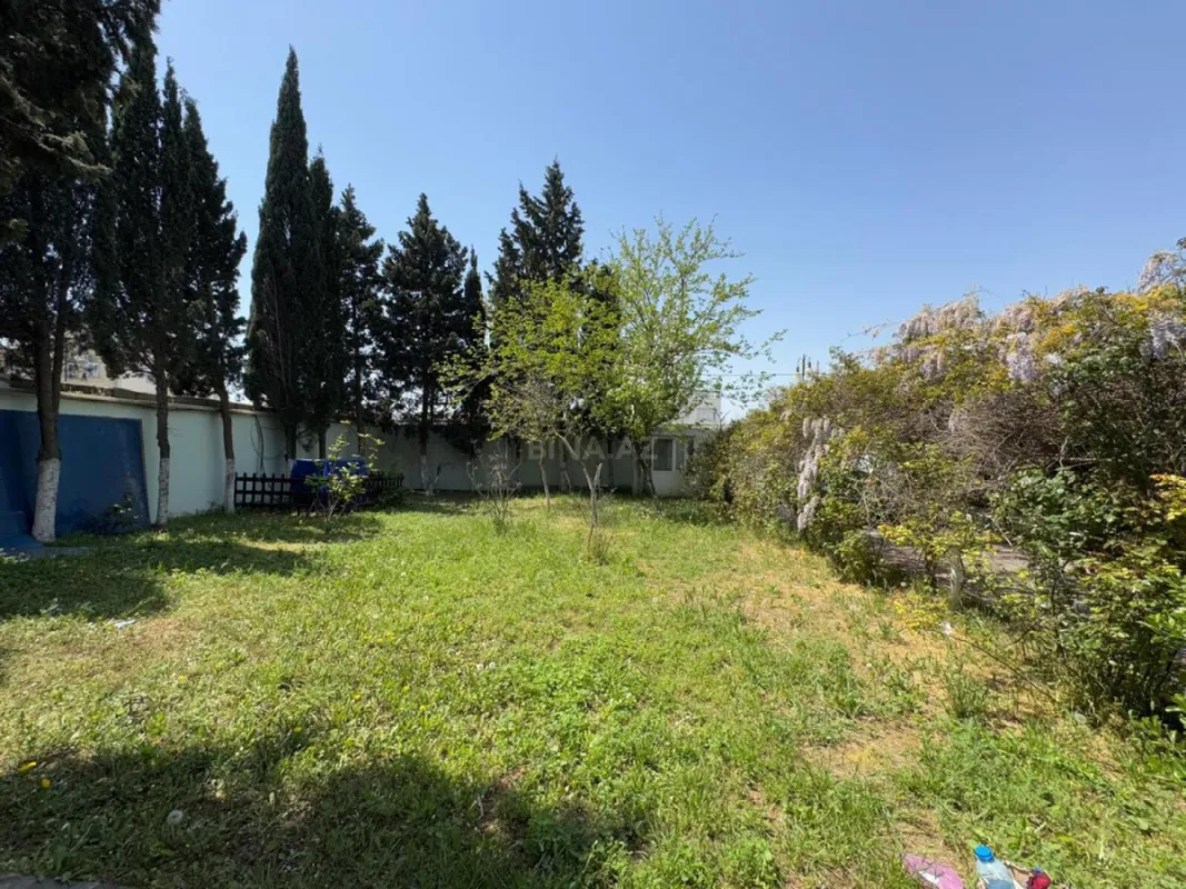 Satılır 8 otaqlı həyət evi 320 m²