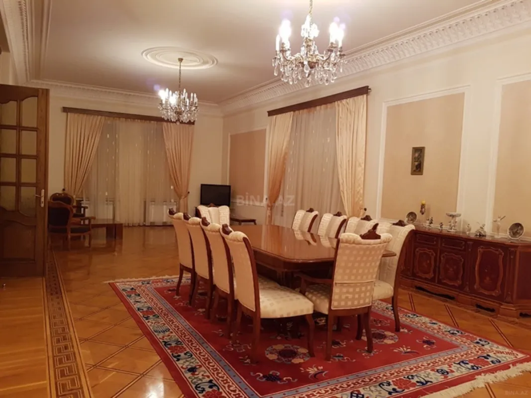 Satılır 8 otaqlı həyət evi 320 m²