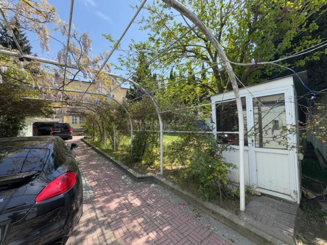 Satılır 8 otaqlı həyət evi 320 m²