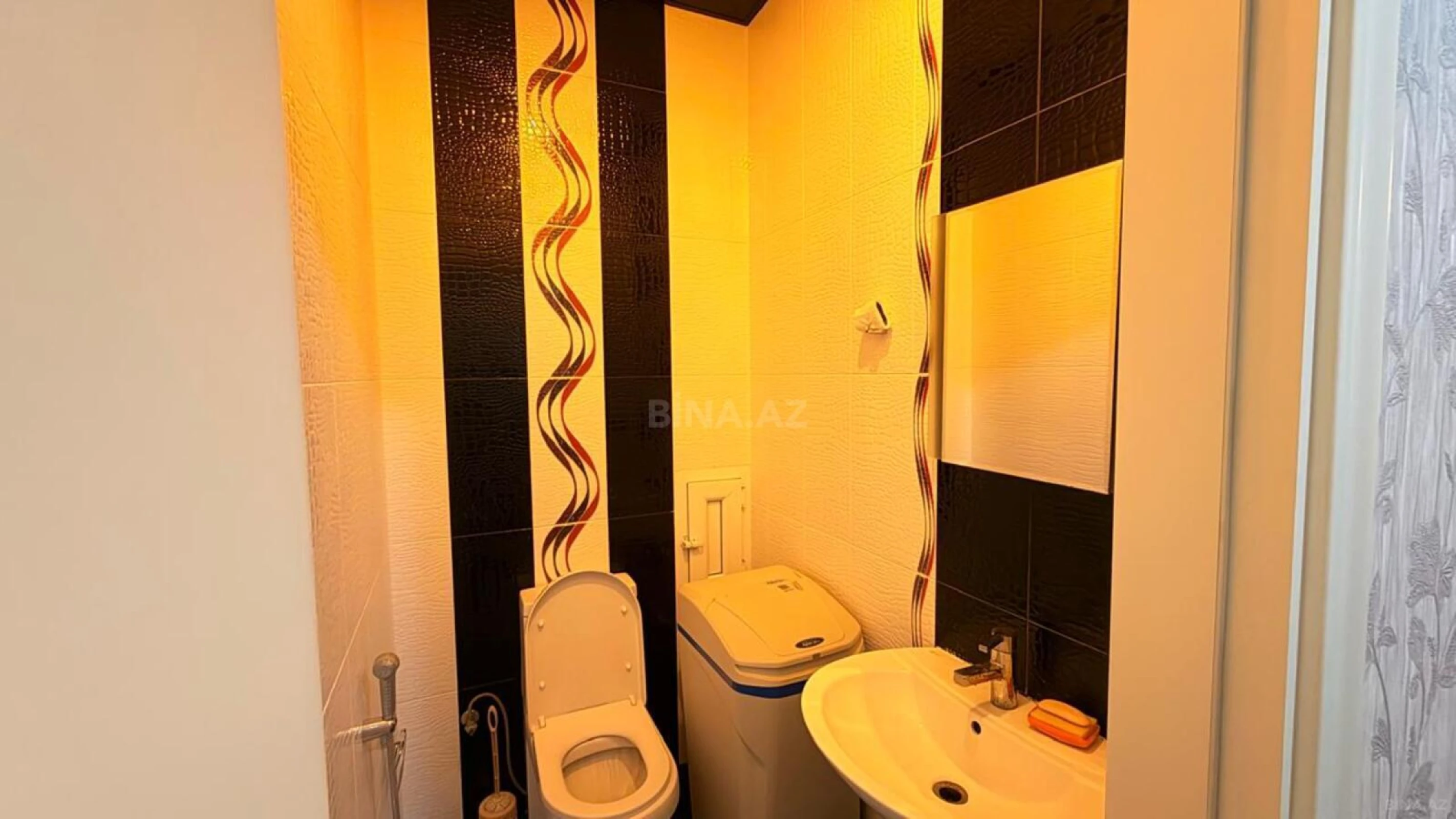 Satılır 4 otaqlı mənzil 180 m²