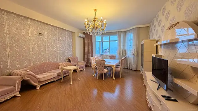 Satılır 4 otaqlı mənzil 180 m² — Bakı, Nizami 4 otaq 180.00 m²