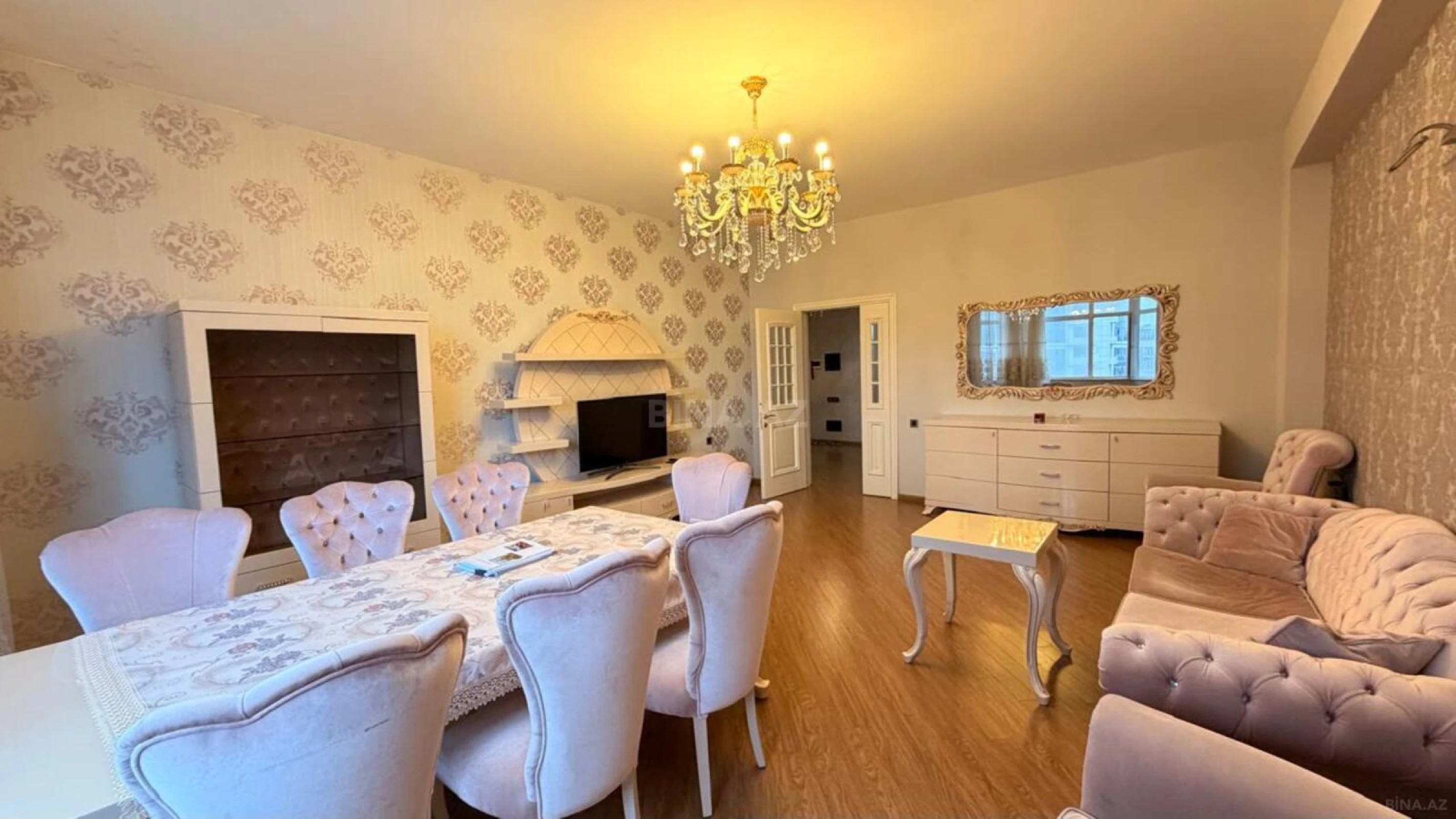 Satılır 4 otaqlı mənzil 180 m²