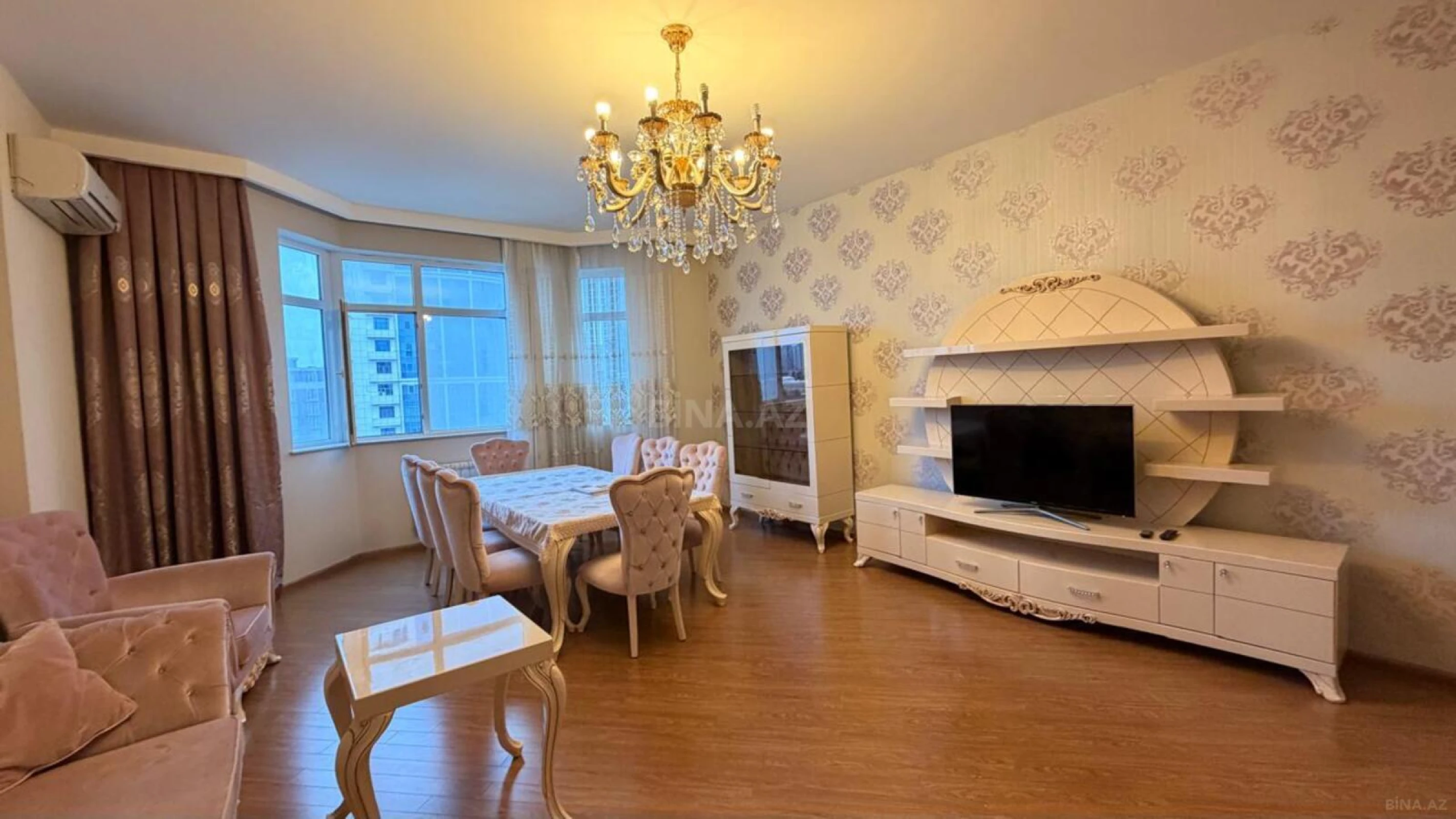 Satılır 4 otaqlı mənzil 180 m²