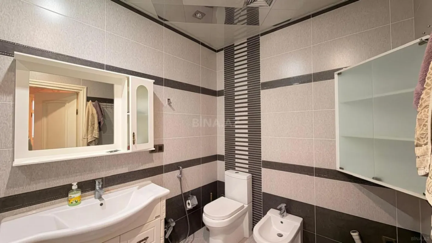 Satılır 4 otaqlı mənzil 180 m²