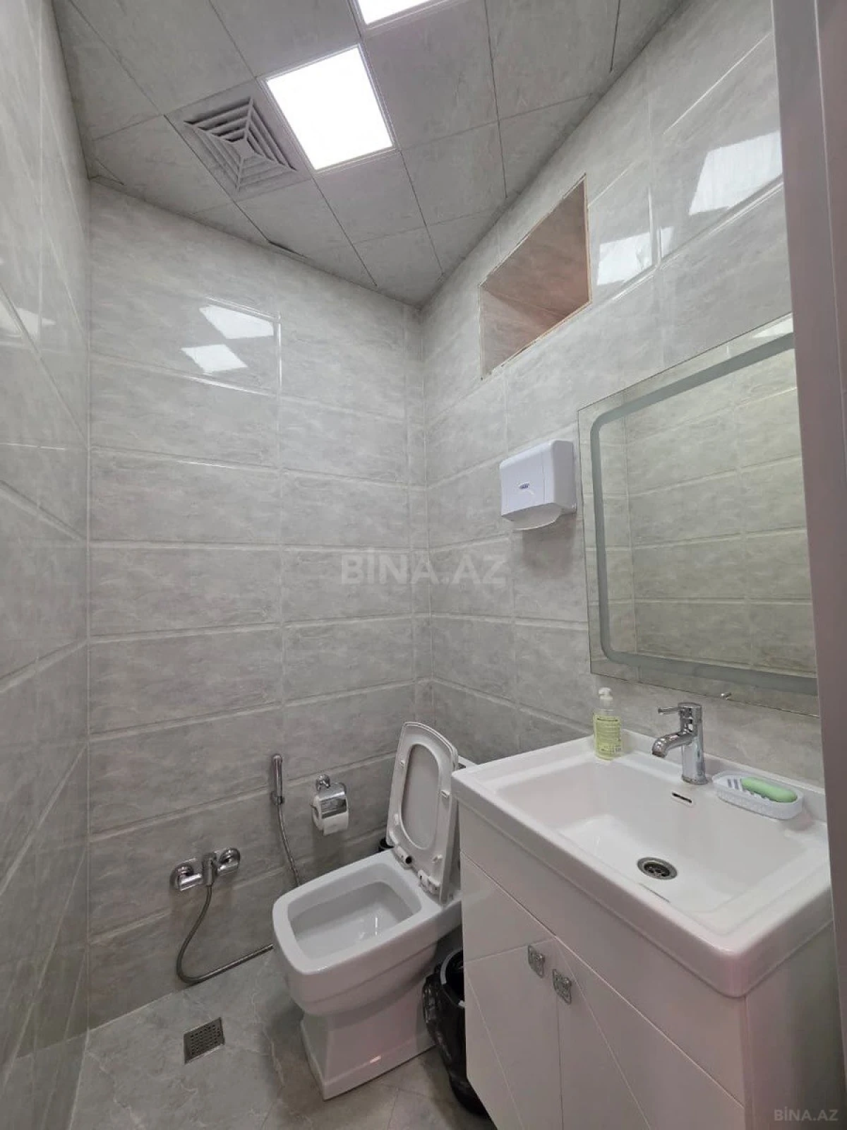 Satılır 3 otaqlı ofis 100 m²