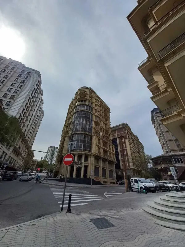 Satılır 3 otaqlı ofis 100 m²