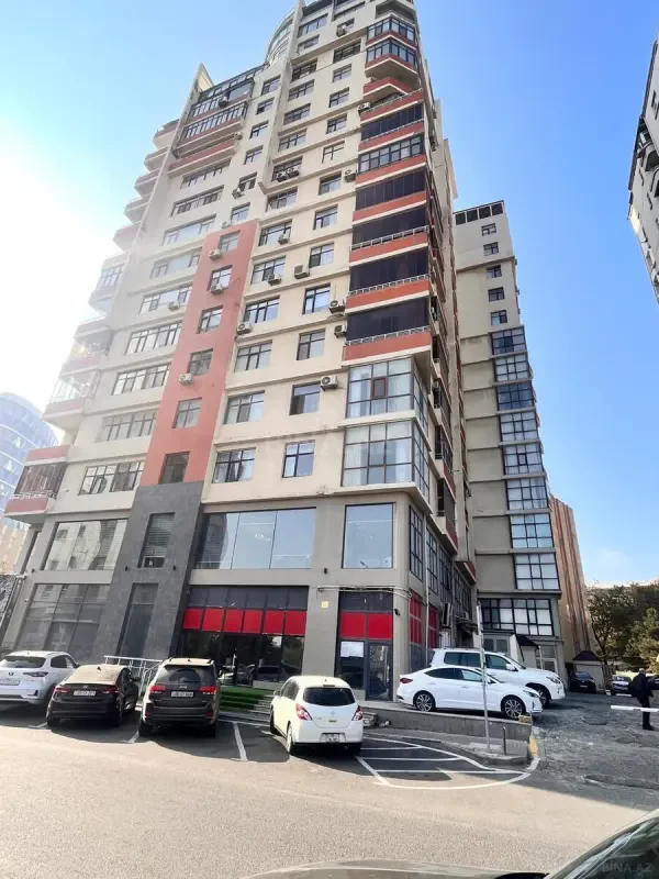 Satılır 3 otaqlı mənzil 210 m²