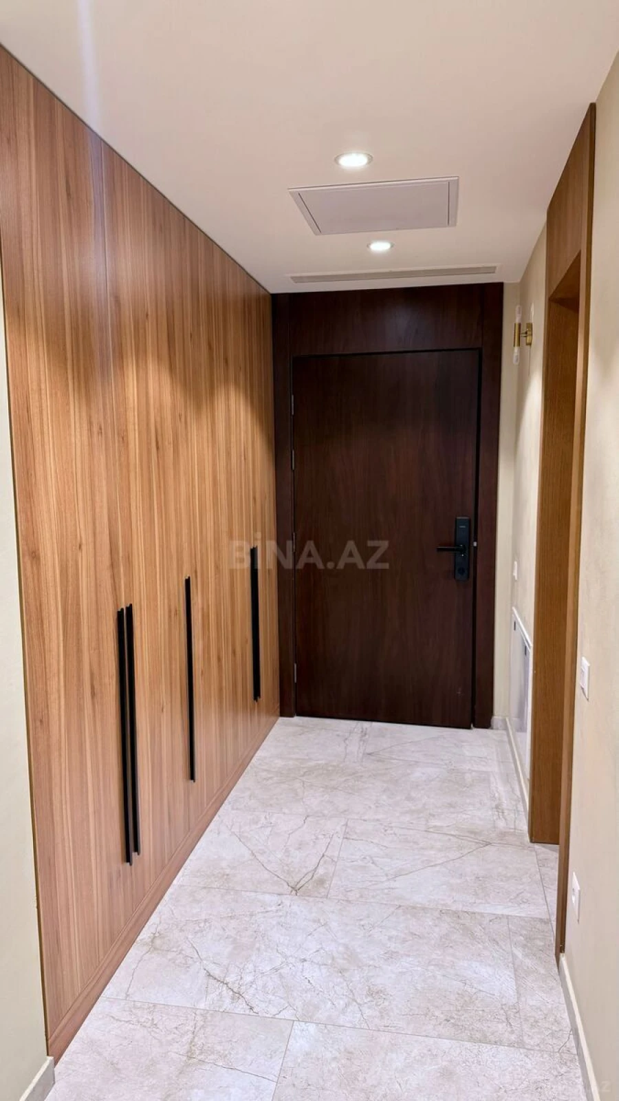 Satılır 2 otaqlı mənzil 92.5 m²