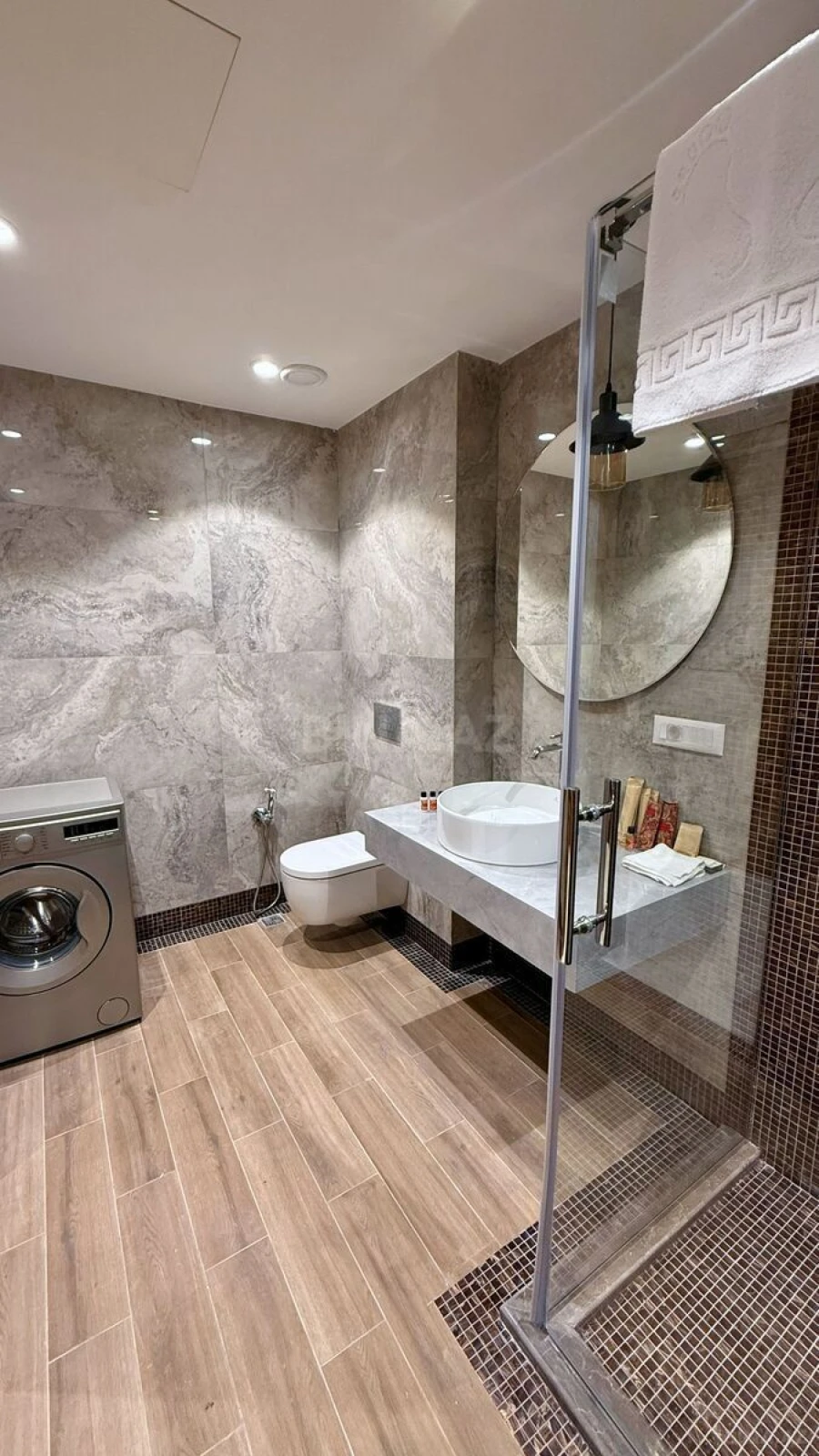 Satılır 2 otaqlı mənzil 92.5 m²