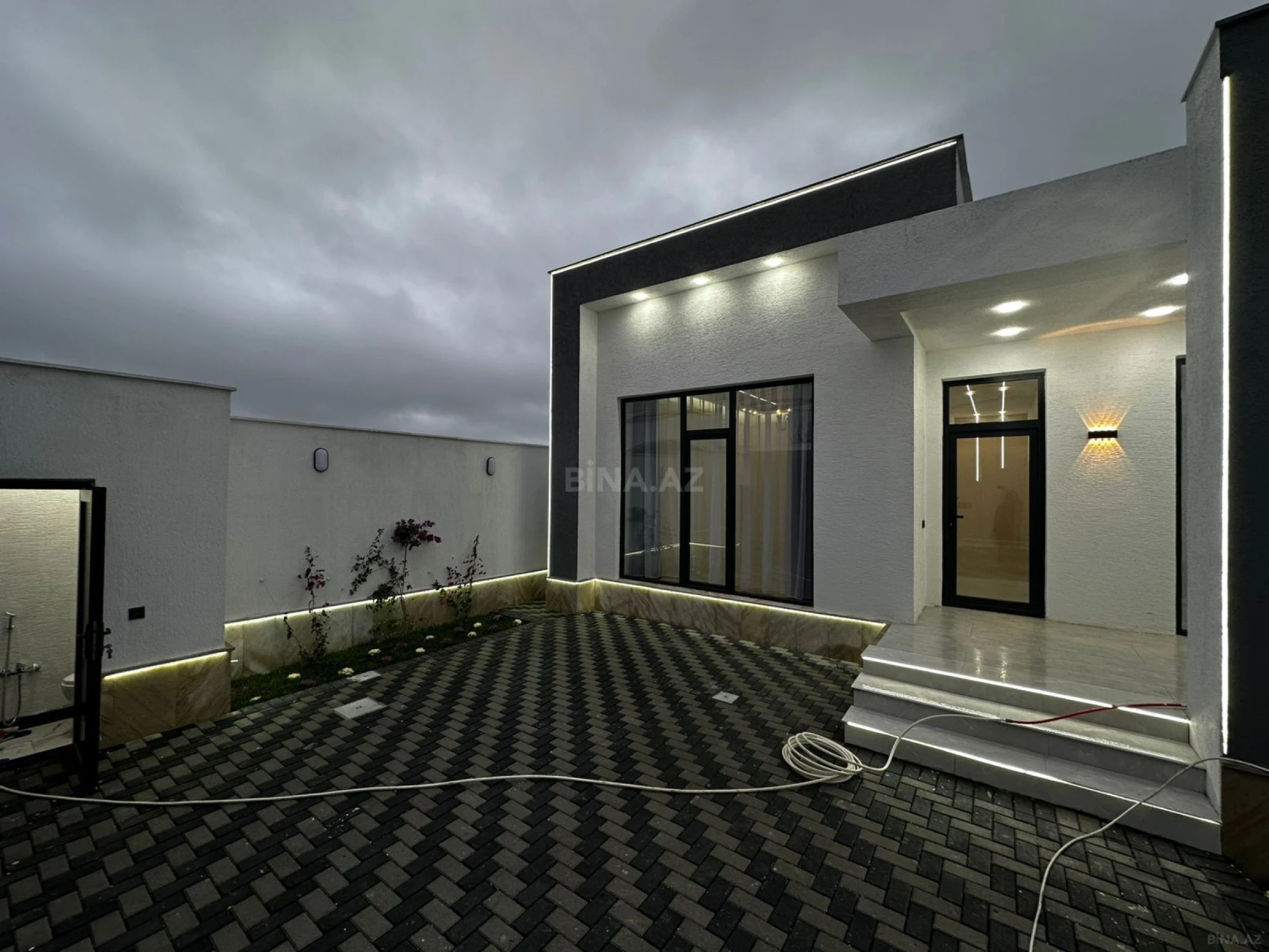 Satılır 4 otaqlı həyət evi 155 m²