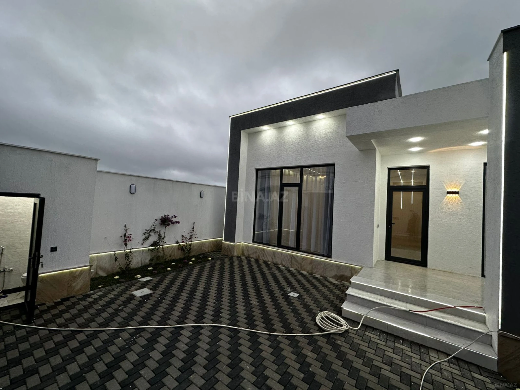 Satılır 4 otaqlı həyət evi 155 m²