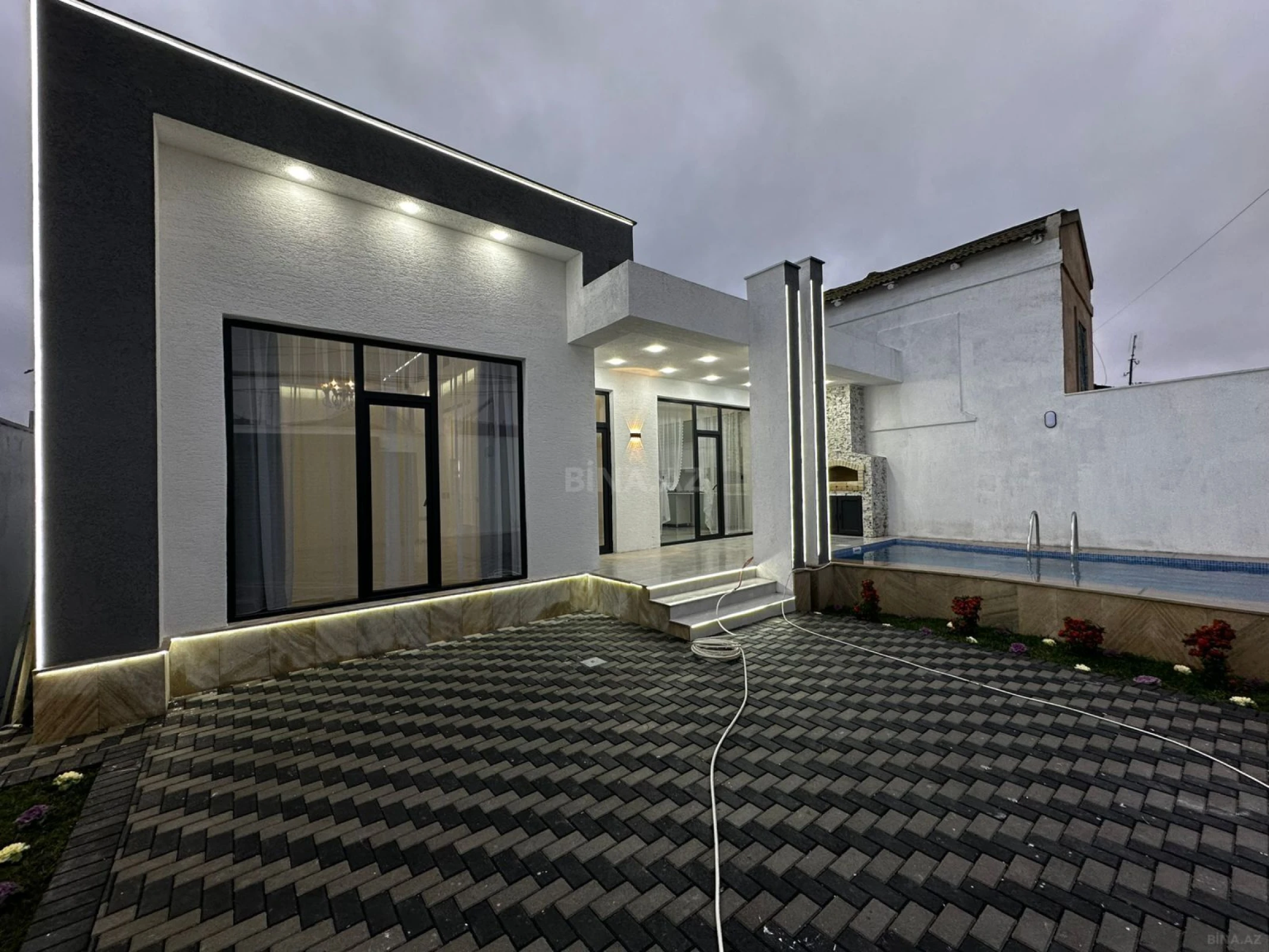 Satılır 4 otaqlı həyət evi 155 m²