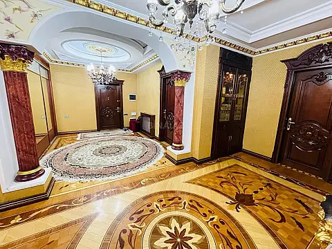 Satılır 4 otaqlı mənzil 240 m²