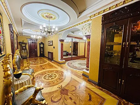 Satılır 4 otaqlı mənzil 240 m²