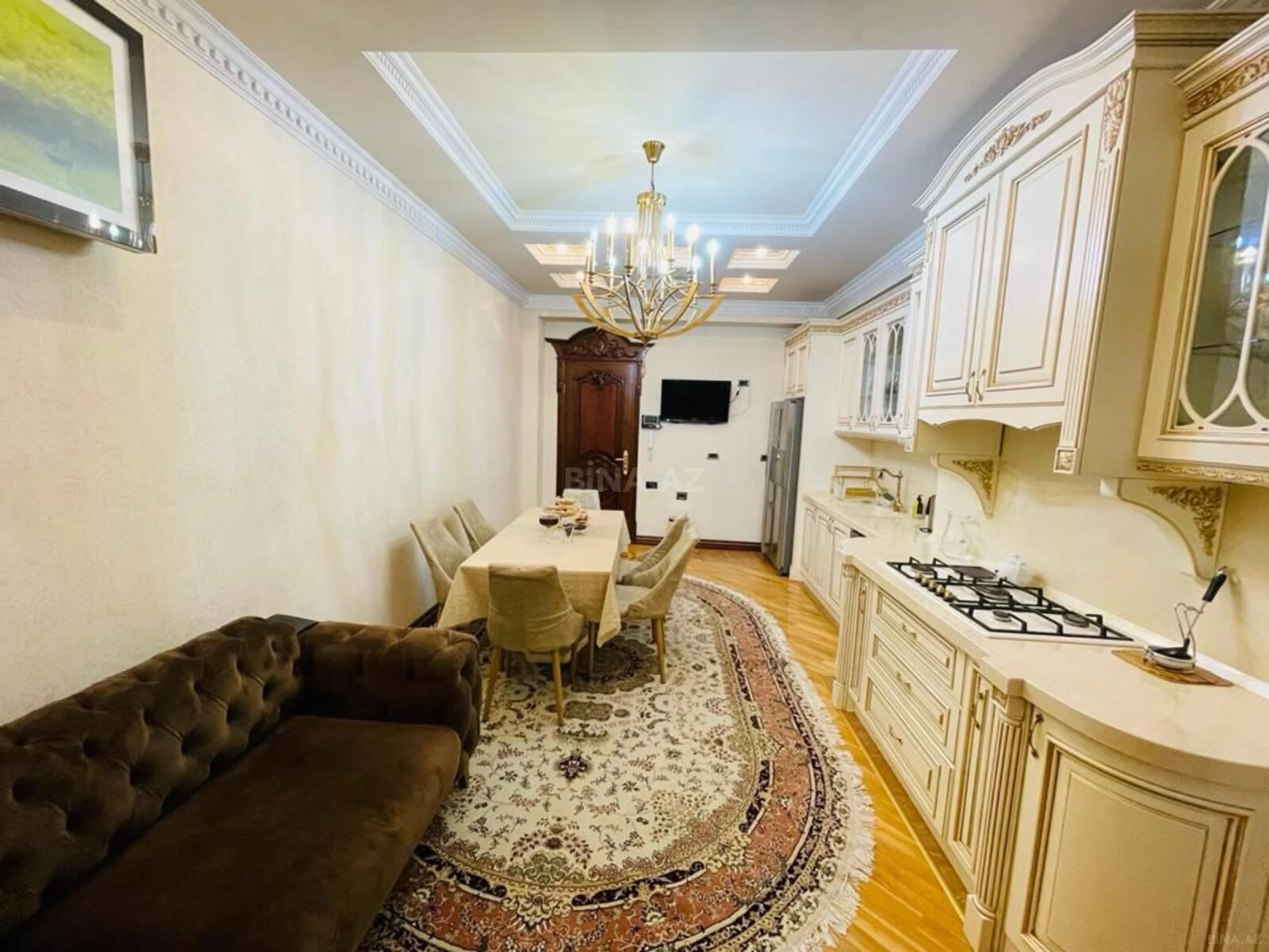 Satılır 4 otaqlı mənzil 240 m²