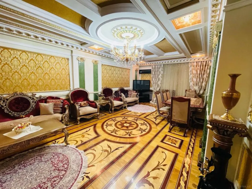 Satılır 4 otaqlı mənzil 240 m²