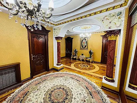 Satılır 4 otaqlı mənzil 240 m²