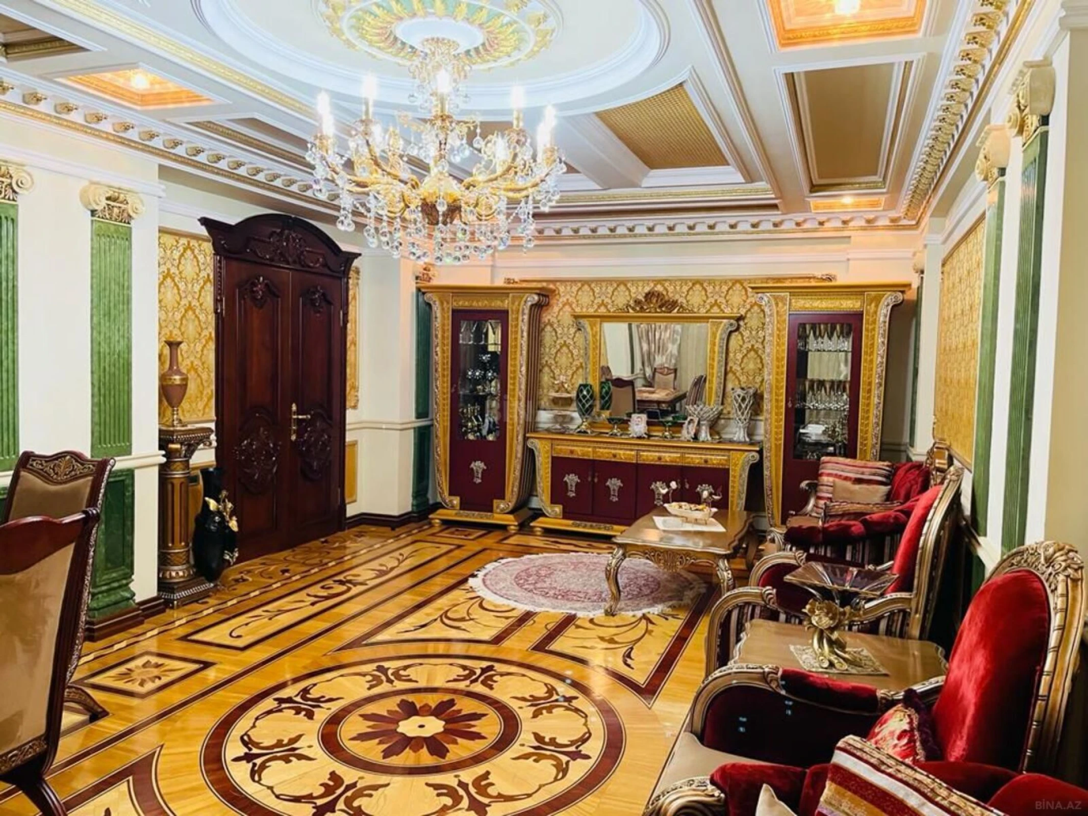 Satılır 4 otaqlı mənzil 240 m²