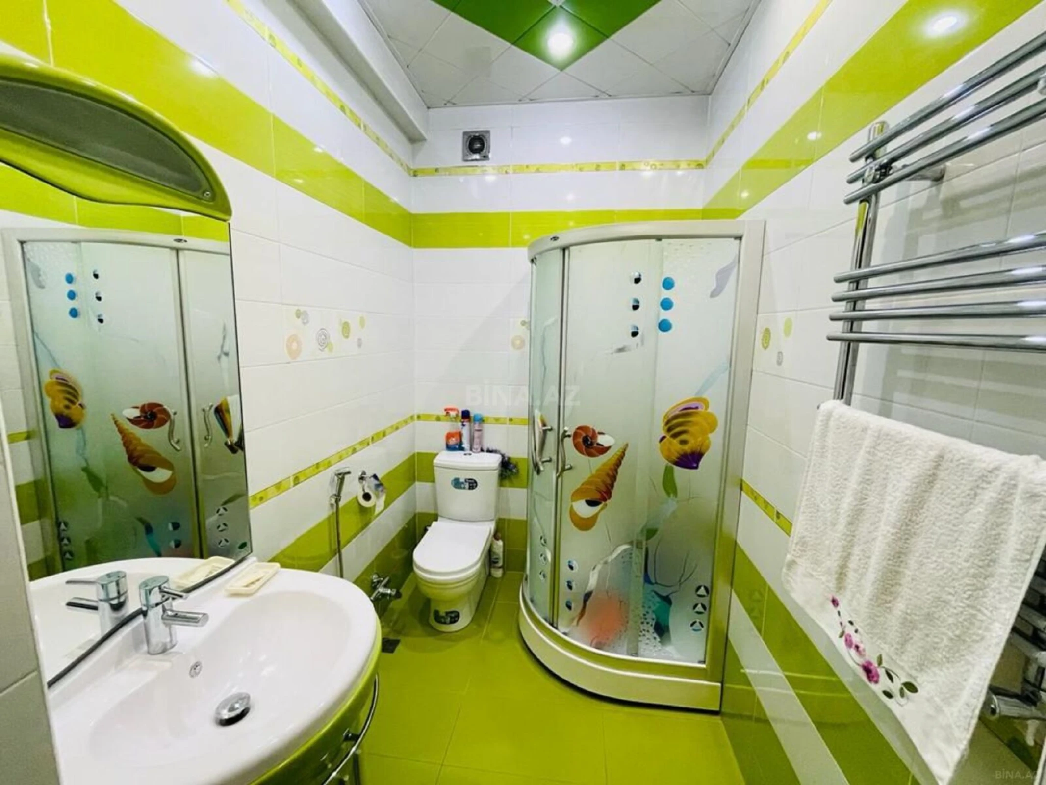 Satılır 4 otaqlı mənzil 240 m²