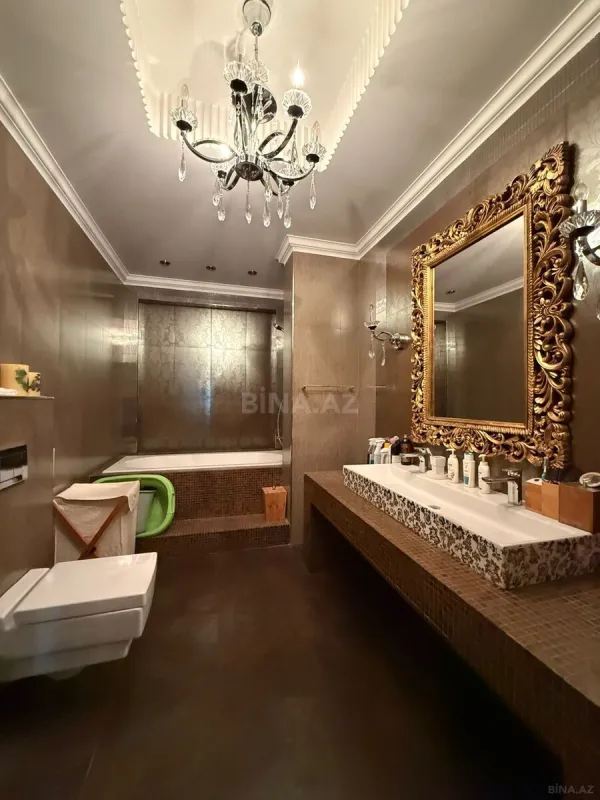 Satılır 4 otaqlı mənzil 218 m²