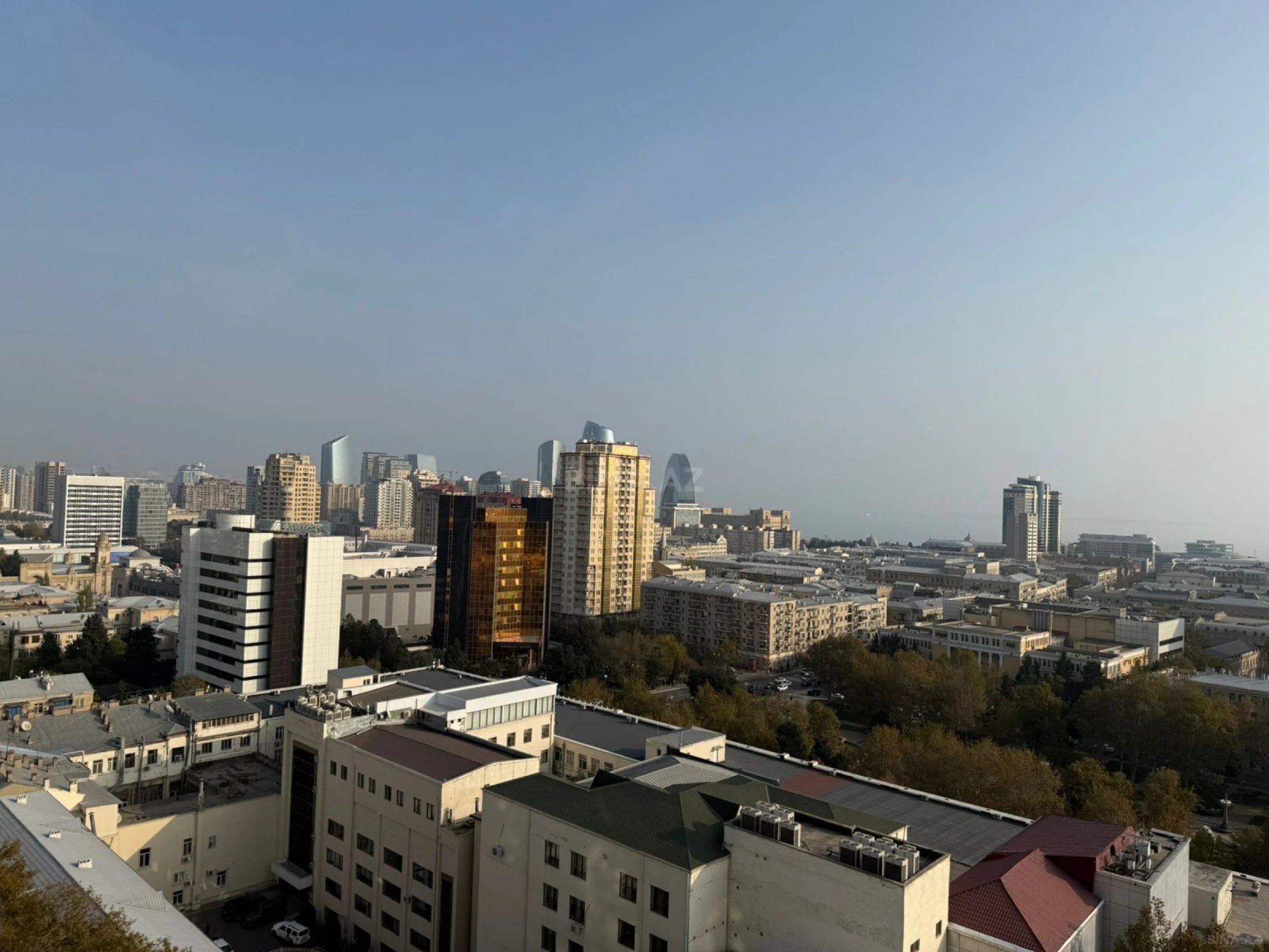 Satılır 4 otaqlı mənzil 218 m²