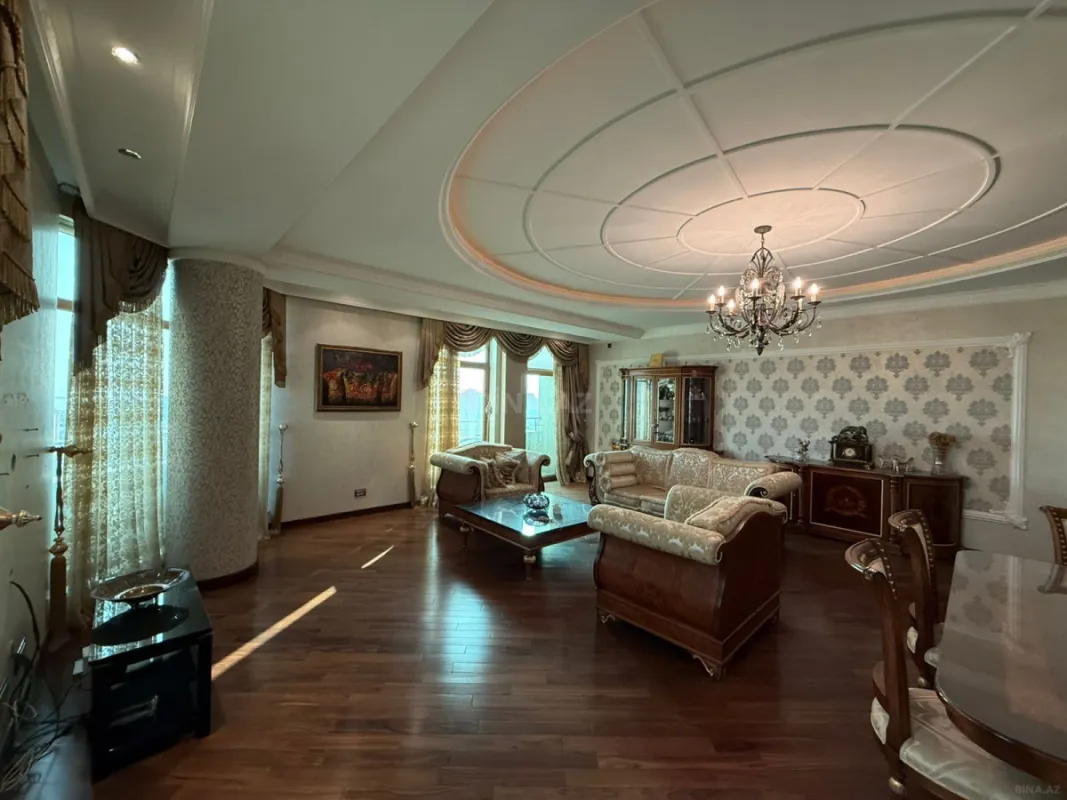 Satılır 4 otaqlı mənzil 218 m²