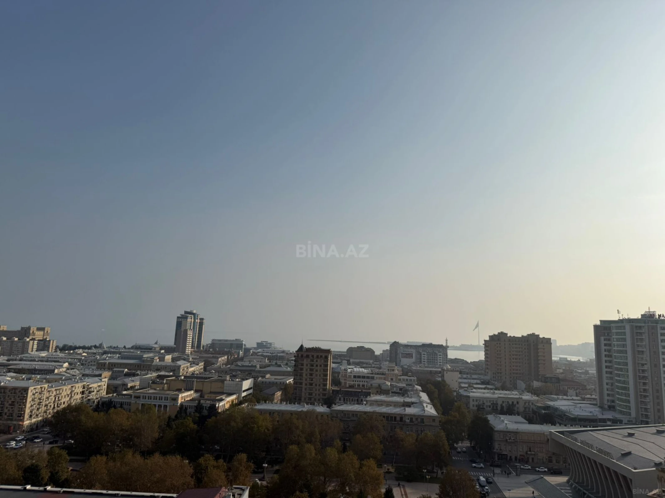 Satılır 4 otaqlı mənzil 218 m²