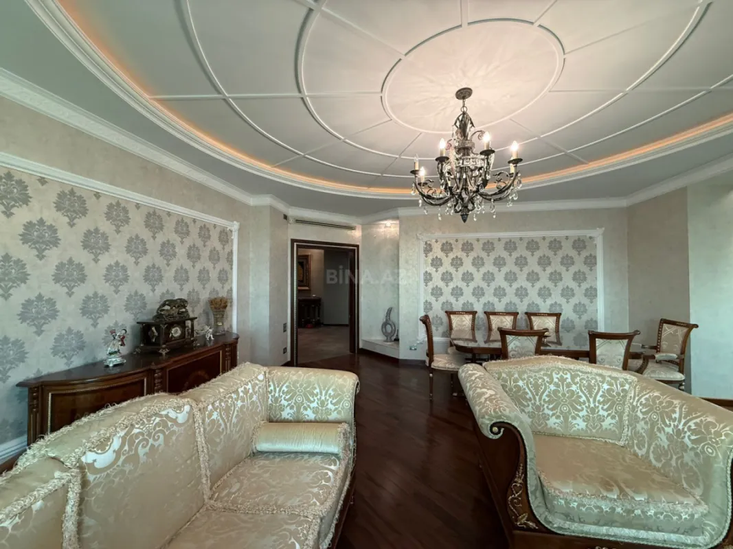 Satılır 4 otaqlı mənzil 218 m²