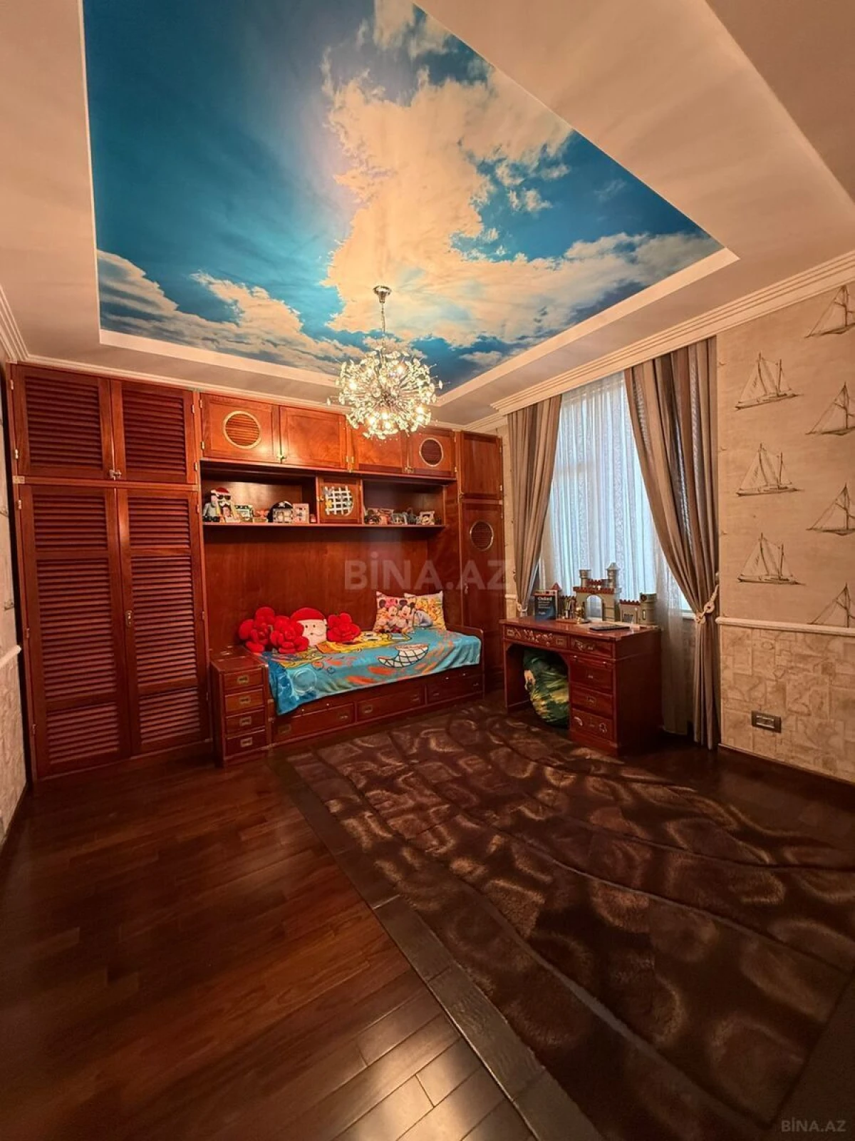 Satılır 4 otaqlı mənzil 218 m²