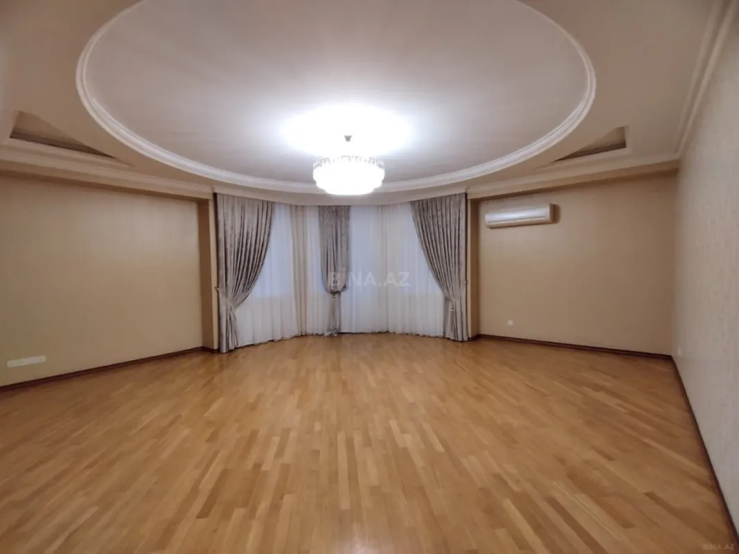 Satılır 3 otaqlı mənzil 142 m²