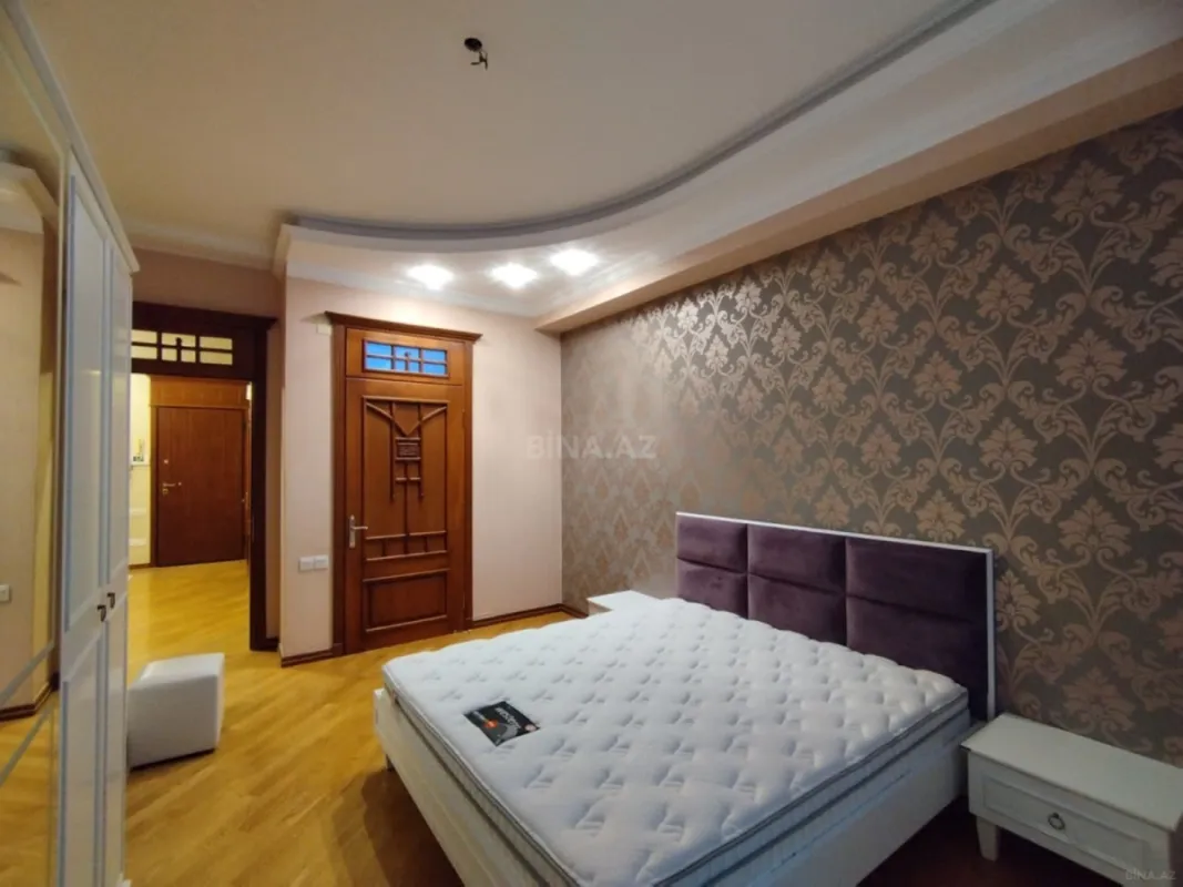 Satılır 3 otaqlı mənzil 142 m²