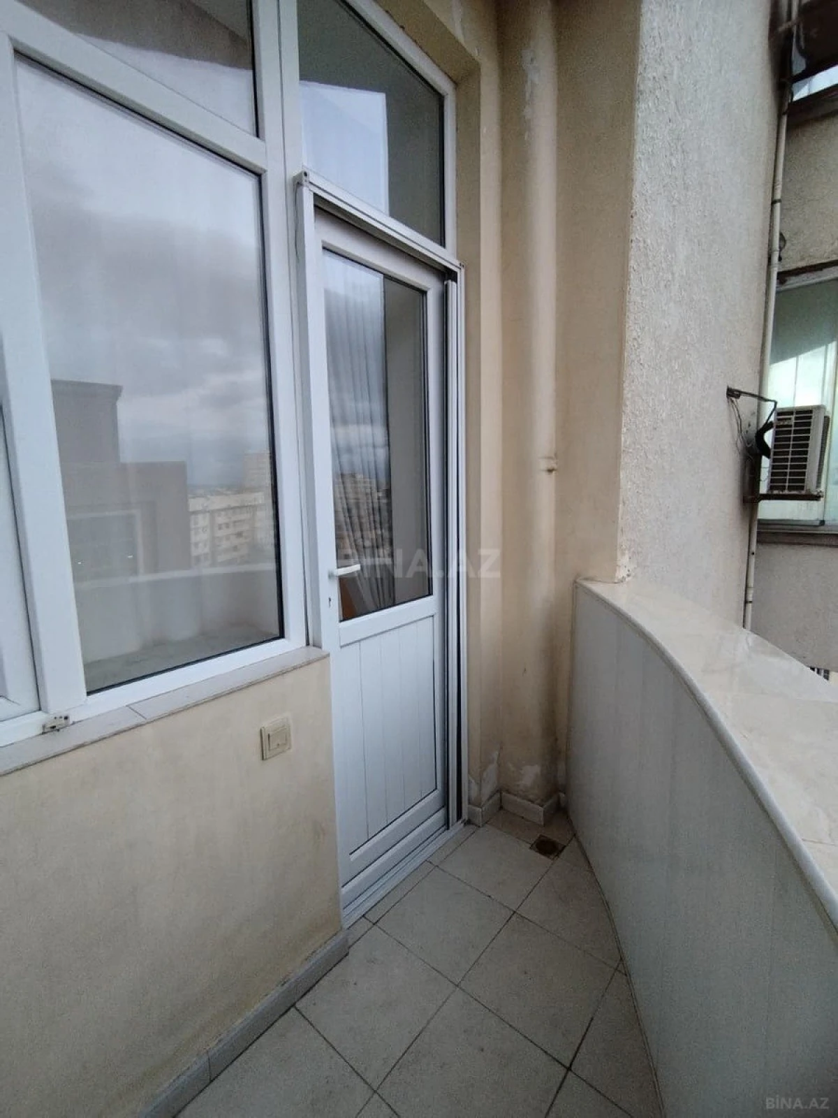 Satılır 3 otaqlı mənzil 142 m²
