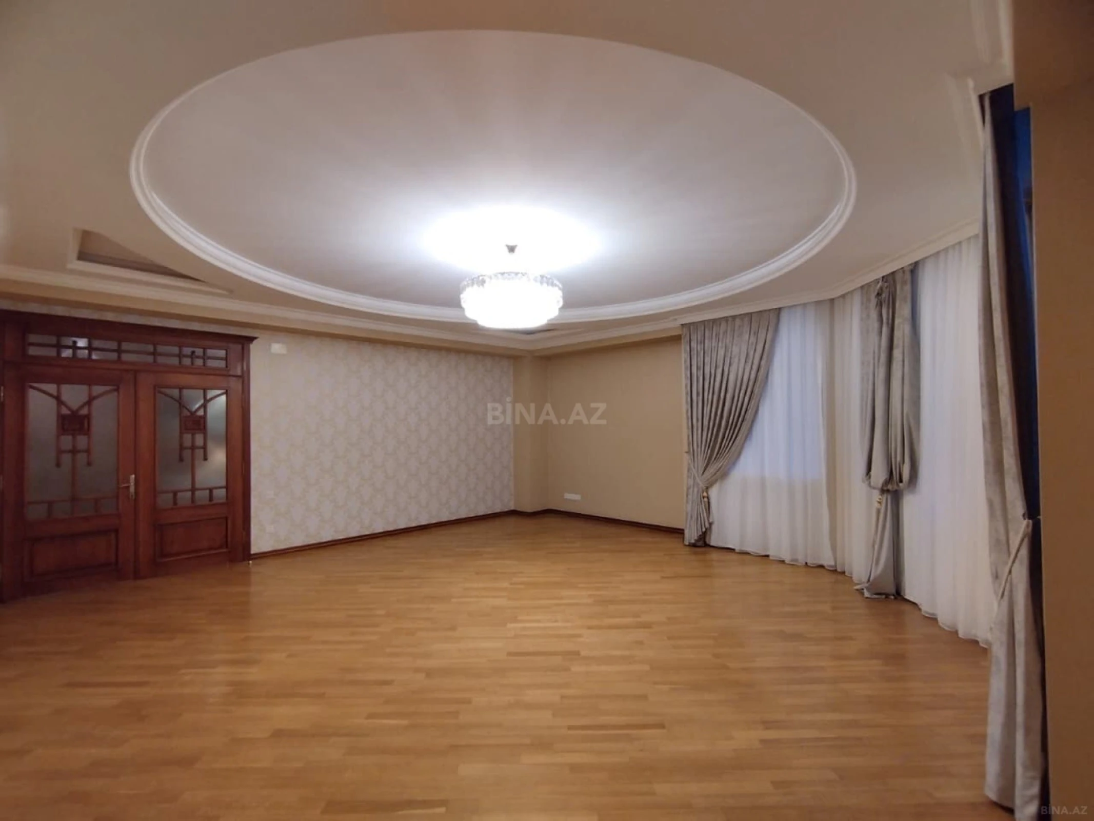 Satılır 3 otaqlı mənzil 142 m²
