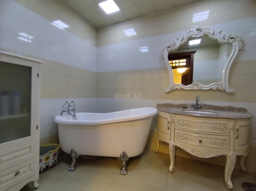 Satılır 3 otaqlı mənzil 142 m²