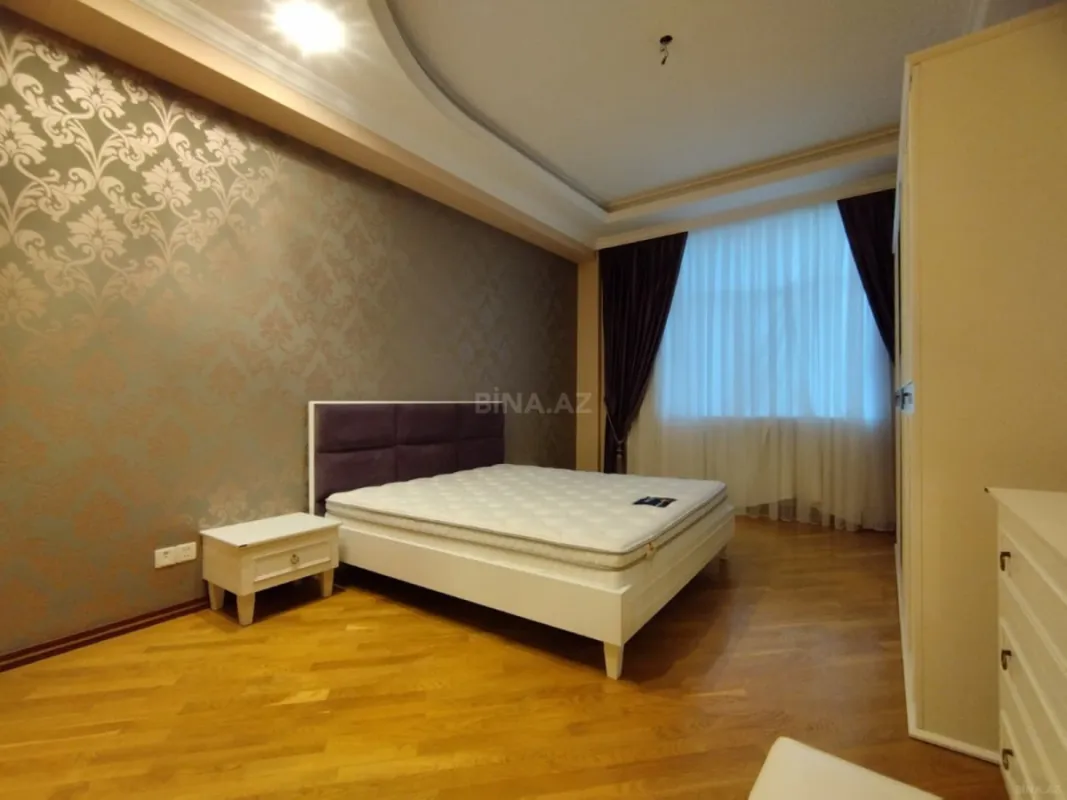 Satılır 3 otaqlı mənzil 142 m²