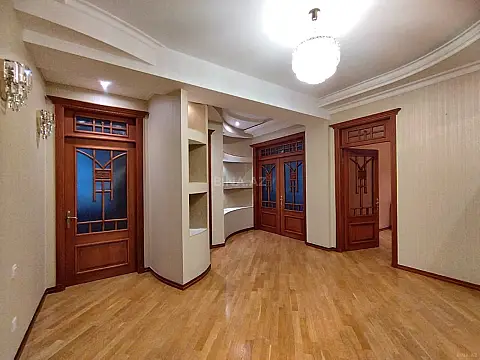 Satılır 3 otaqlı mənzil 142 m² — Bakı, 5-ci mikrorayon 3 otaq 142.00 m²