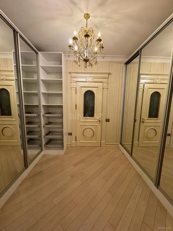 Satılır 4 otaqlı mənzil 350 m²