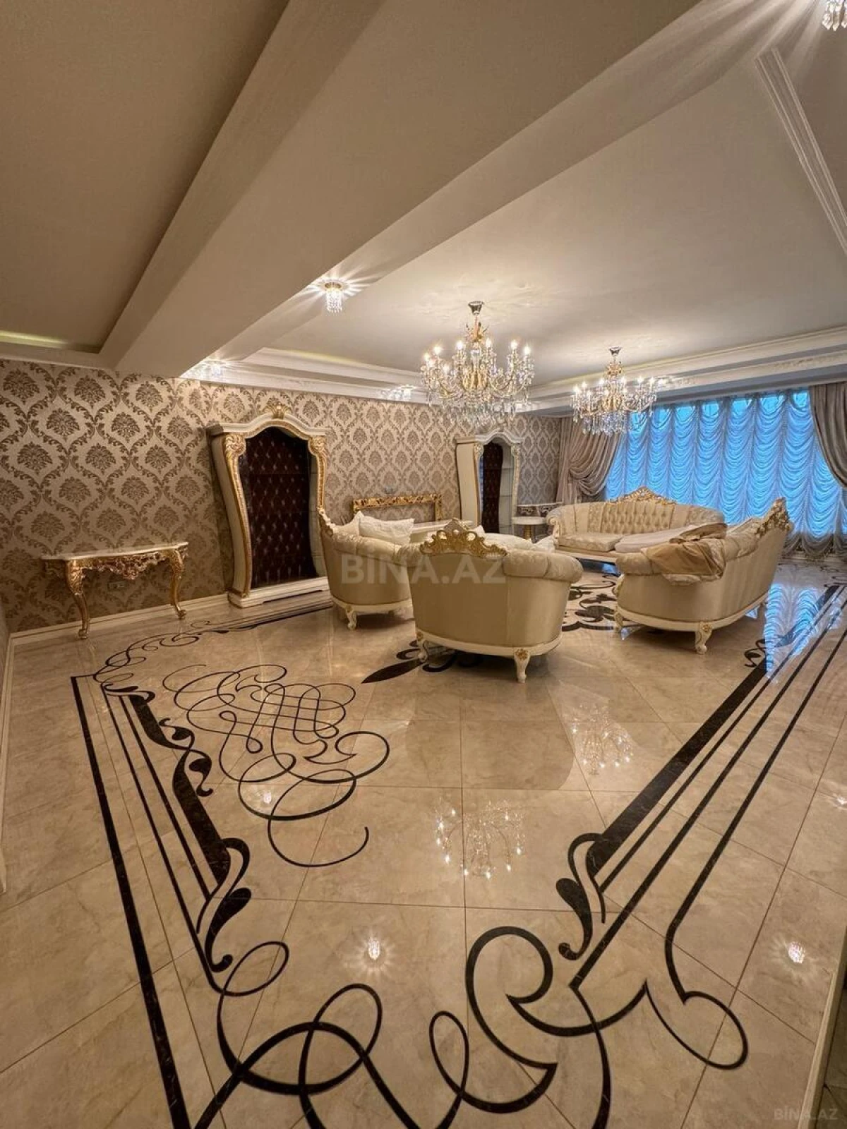 Satılır 4 otaqlı mənzil 350 m²